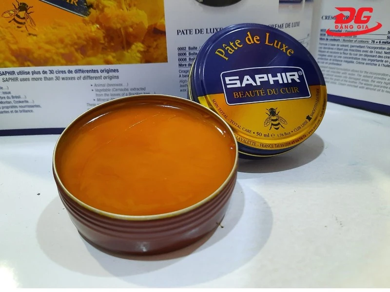 Xi đánh giầy màu vàng bò