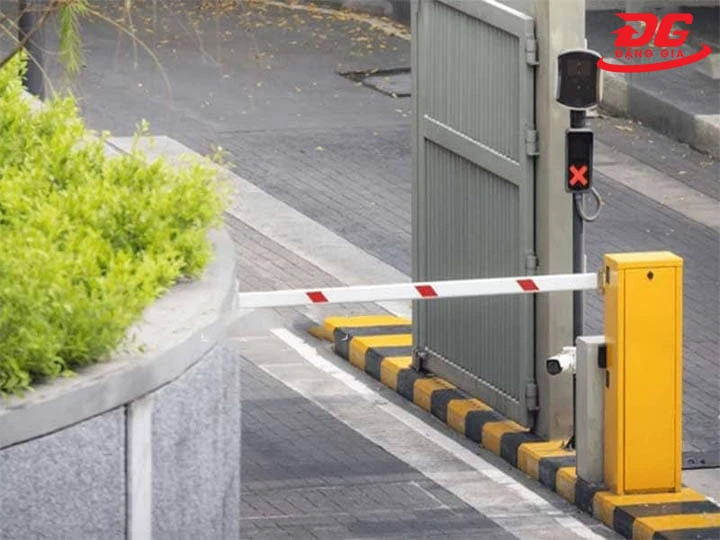 Barie cần thẳng giám sát ra vào