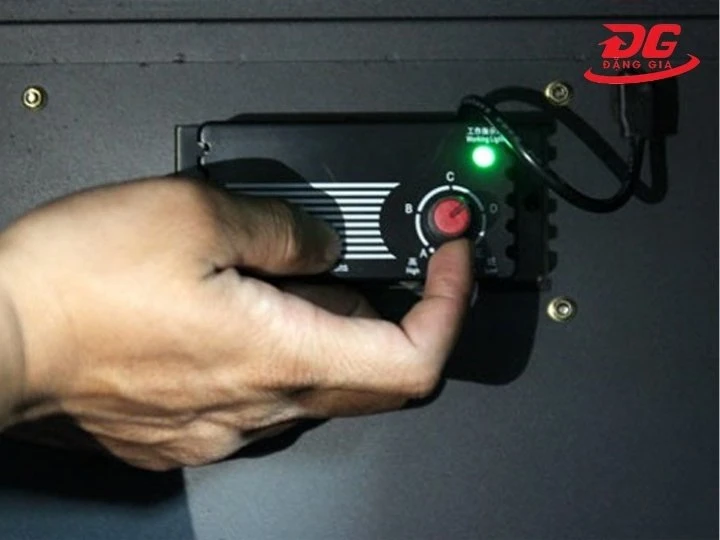 Các bước sử dụng tủ chống ẩm điều khiển cơ