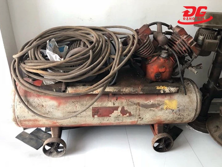 Nổ bình khí nén do dùng máy nén khí trôi nổi