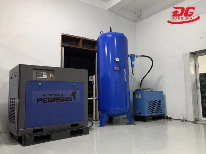 Máy nén khí trục vít 5HP với khả năng kết nối đa thiết bị