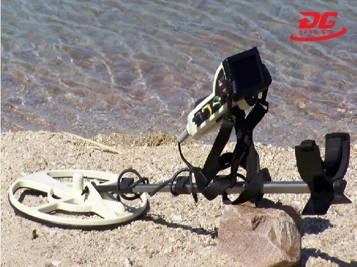 Tìm hiểu máy dò kim loại Black Hawk OKM của Đức