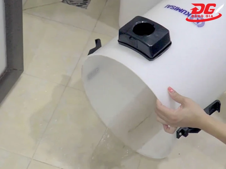 Kiểm tra và vệ sinh định kỳ các phụ kiện