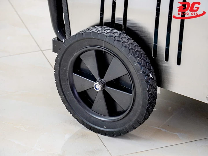 bánh xe máy xịt cao áp