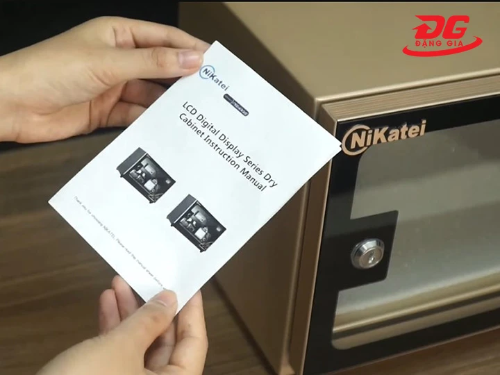đọc kỹ hướng dẫn sử dụng tủ hút ẩm Nikatei