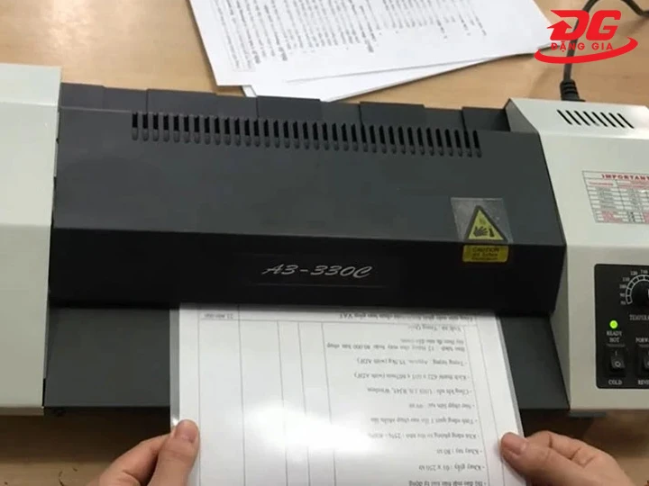 máy ép plastic A3 YT330E ép linh hoạt