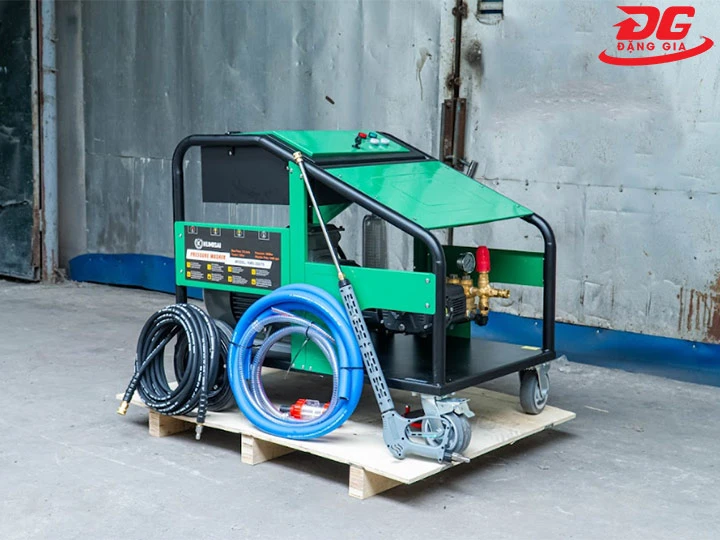 máy rửa xe cao áp kumisai