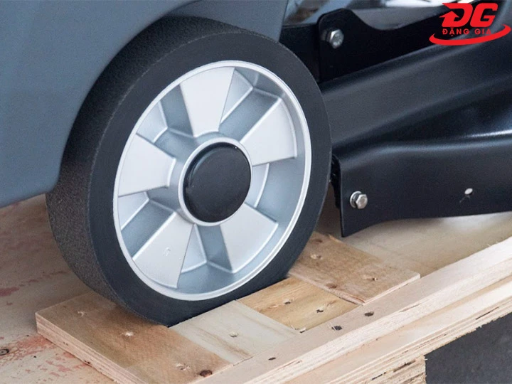 Bánh xe máy chà sàn liên hợp Kumisai KMS 55