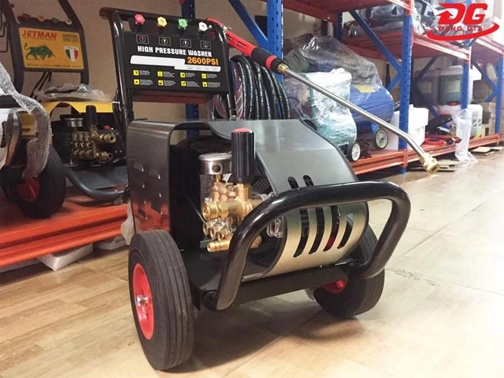 máy rửa xe tăng áp