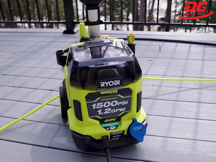 Máy rửa xe Ryobi dùng pin