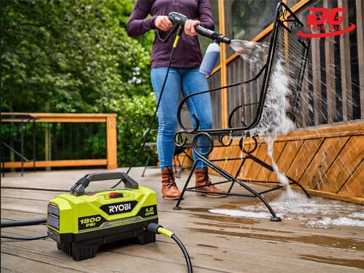 Máy rửa xe Ryobi thiết kế gọn nhẹ