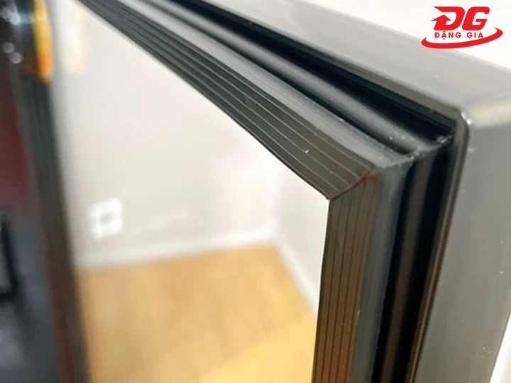 Gioăng cao su cửa bị hỏng hoặc hở