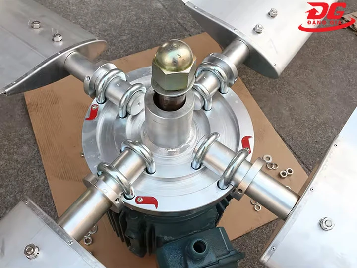 Trục kết nối động cơ và cụm cánh quạt