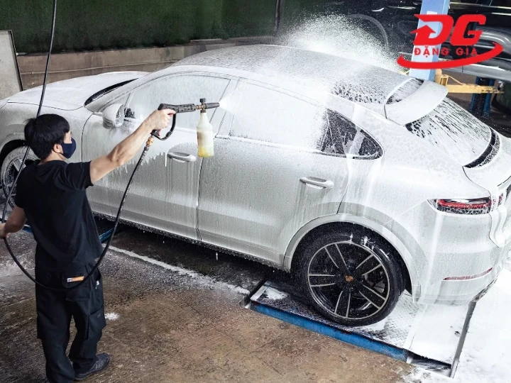 tiệm rửa vá xe 2-4 Bánh