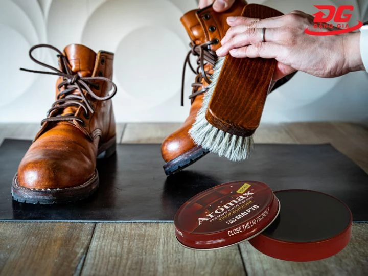 Xi đánh giày nâu cực an toàn