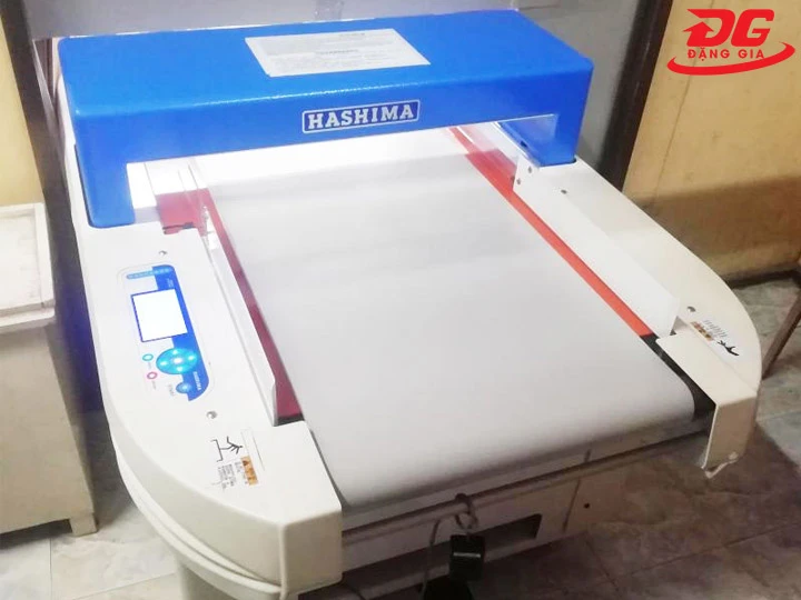 Máy dò kim loại Hashima dạng băng tải