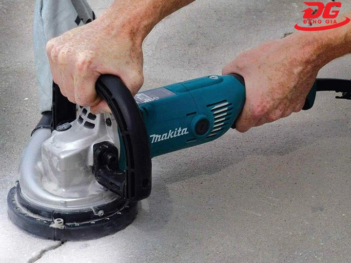 máy mài sàn Makita