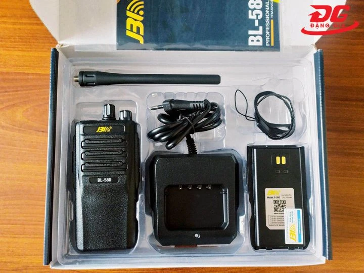 Bộ đàm JBL đầy đủ phụ kiện