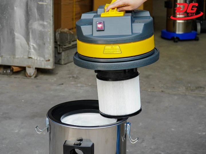Vệ sinh bộ lọc máy hút bụi Kungfu Clean