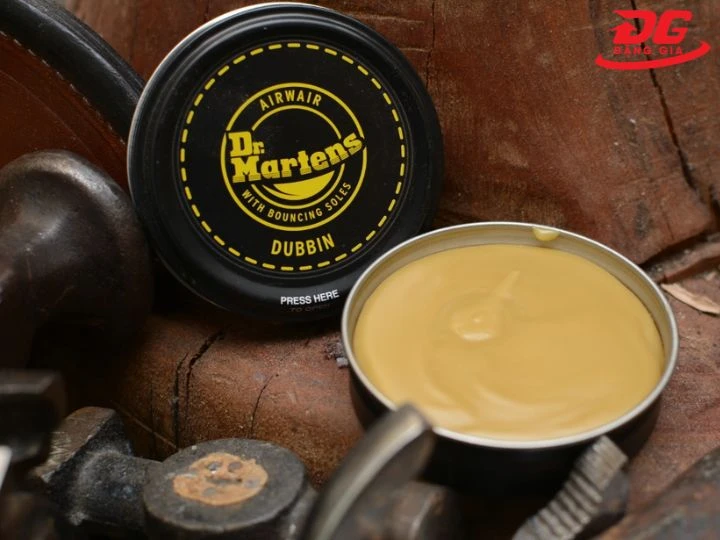 Xi đánh giày da lộn Dr. Martens