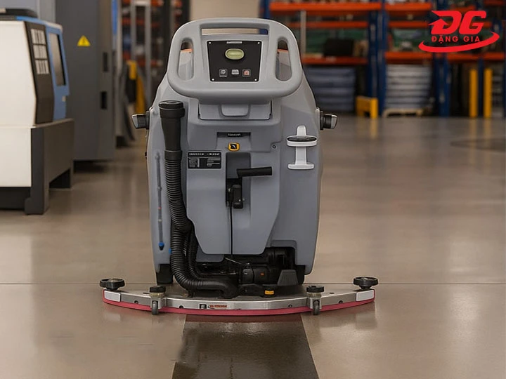 máy chà sàn Kumisai KMS 68B chà được mọi bề mặt