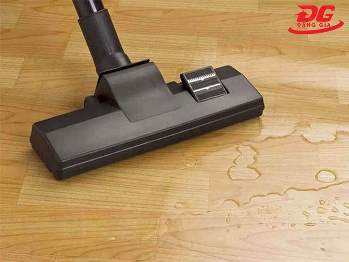 máy hút bụi Typhoon Zio dọn dẹp mạnh mẽ