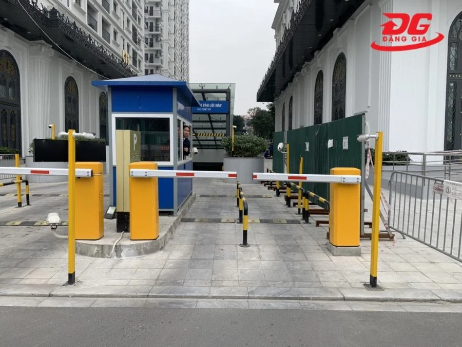 bán barie trạm thu phí