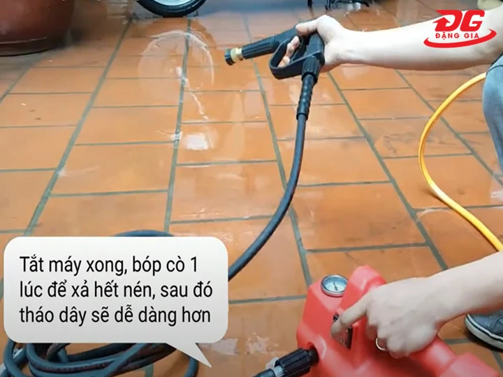 Vệ sinh máy rửa xe Hikari
