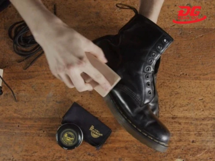 Tìm hiểu về những loại xi đánh giày Dr Martens bán chạy