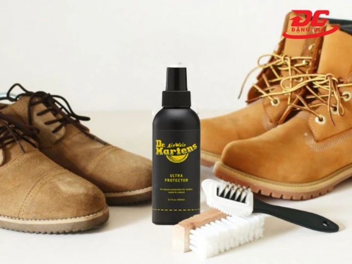 Chuẩn bị dụng cụ sử dụng xi đánh giày Dr Martens