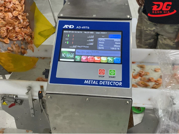 Máy dò kim loại nhật bản có thiết kế tiện dụng