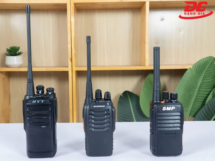 Bộ đàm cầm tay