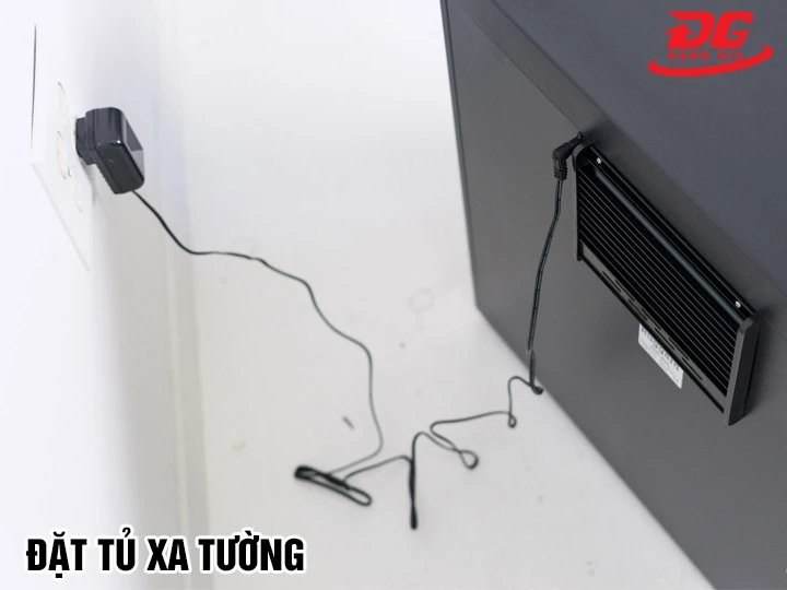 Đặt tủ chống ẩm xa tường