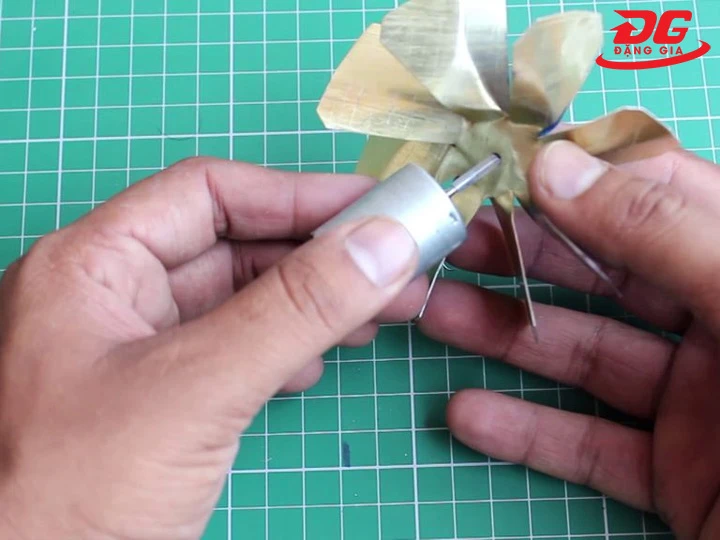 Kết nối quạt và động cơ