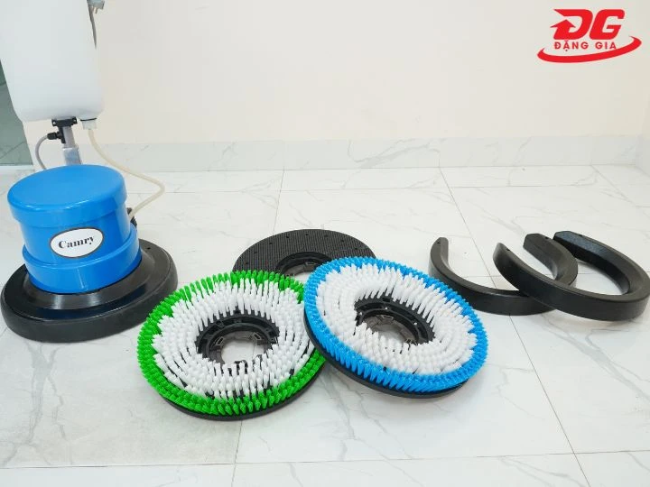 Máy chà sàn CAMRY BF 523 có đầy đủ phụ kiện đi kèm
