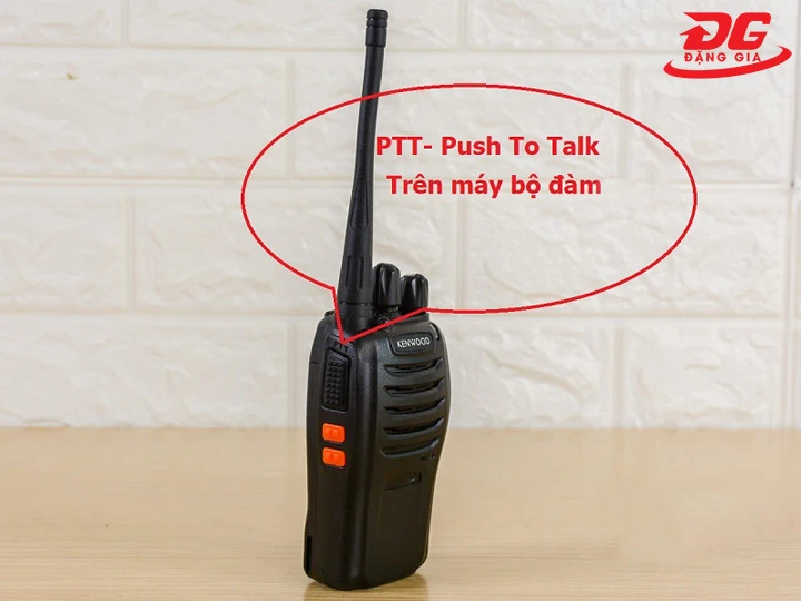 Nút PTT (Push - To - Talk)