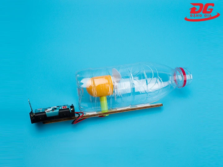 Vật liệu cũ, lắp ráp thủ công nên không bền