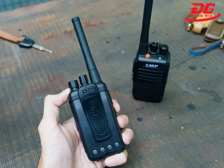 Bộ đàm Radio nhỏ gọn dễ cầm