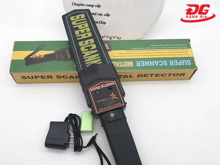 chọn máy dò kim loại sân