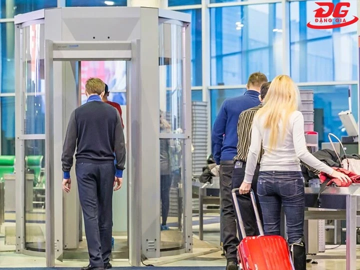 Cổng dò kim loại