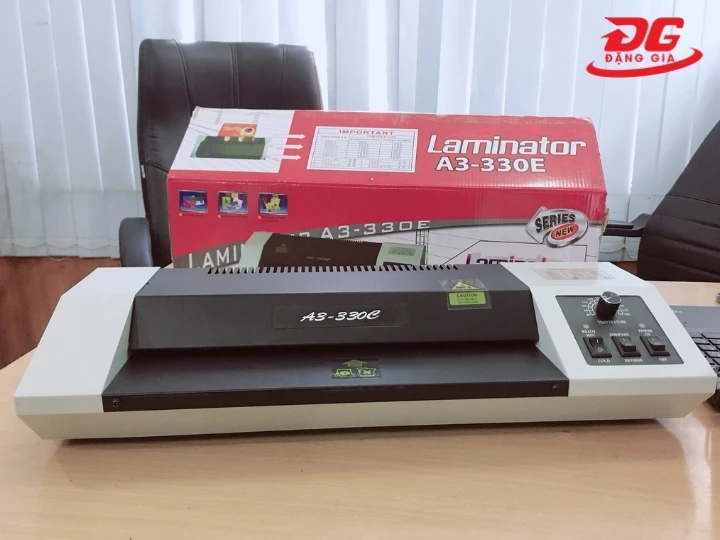 Máy ép plastic đơn giản dễ sử dụng