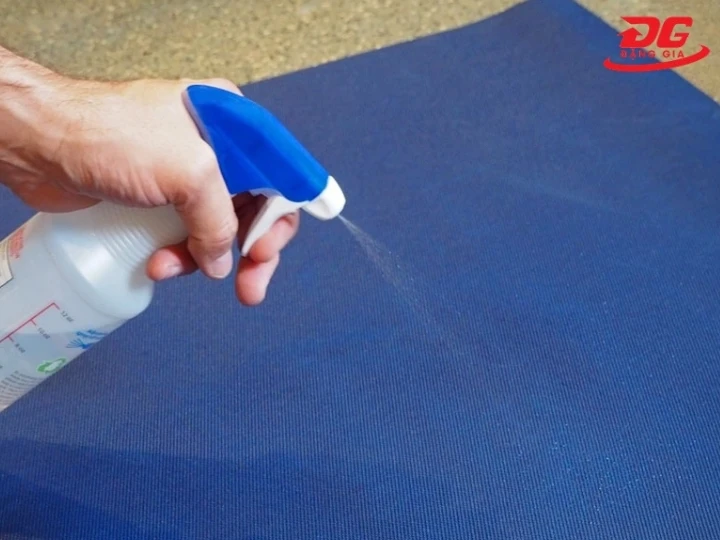 Vệ sinh thảm hiệu quả bằng giấm trắng