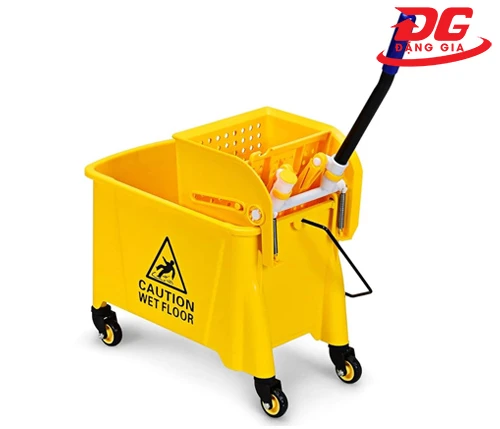 xe vắt nước dọn vệ sinh