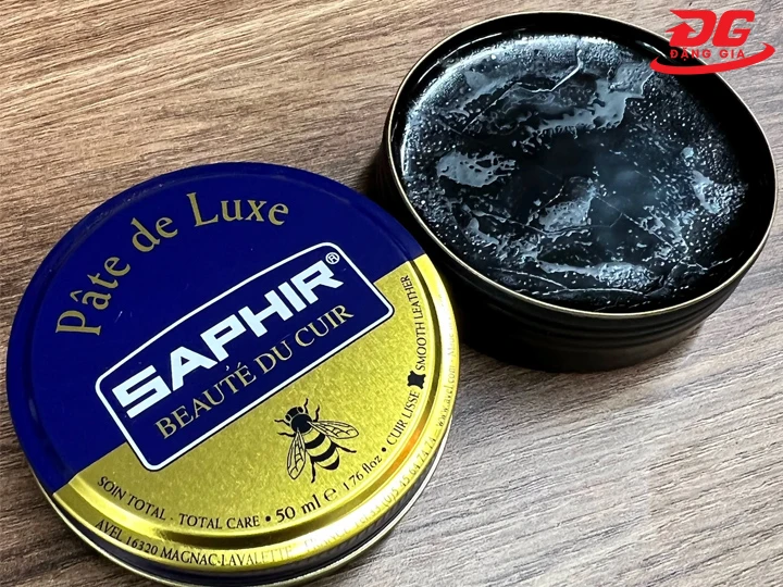 Xi đánh giày màu xanh của Saphir