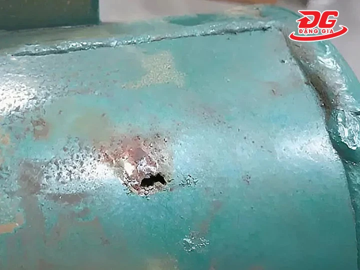 bình chứa khí nén bị han gỉ