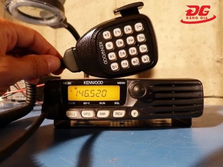 Bộ đàm ô tô Kenwood TM 281A VHF