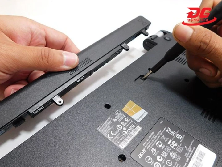 Làm sạch bo mạch điện tử, laptop, thiết bị camera