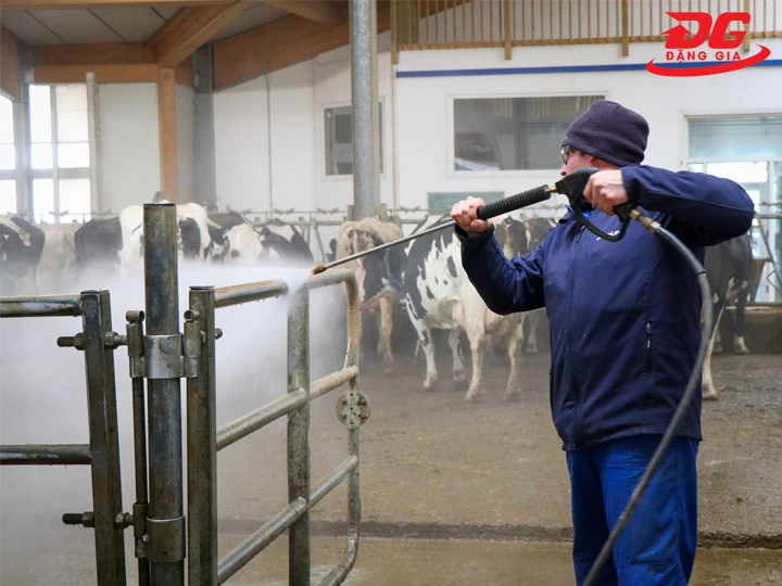 Máy rửa chuồng trại áp cao