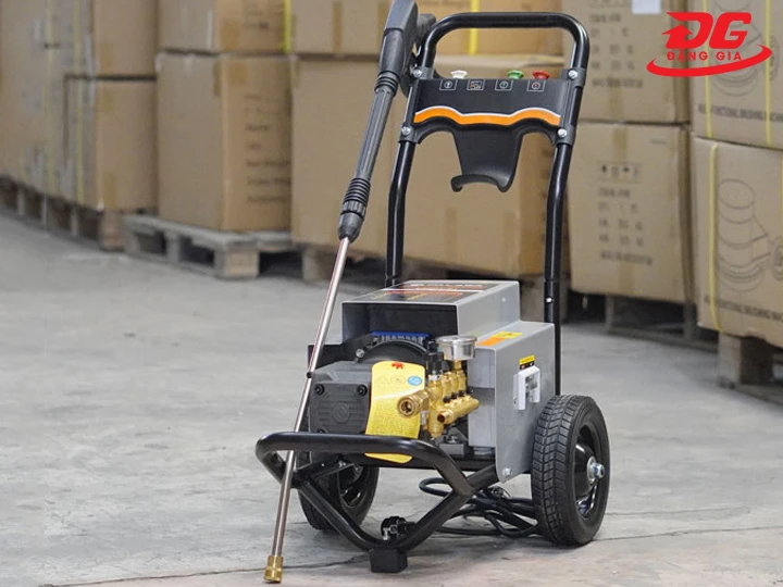 Máy xịt rửa chuồng trại Palada PD 70/1.8