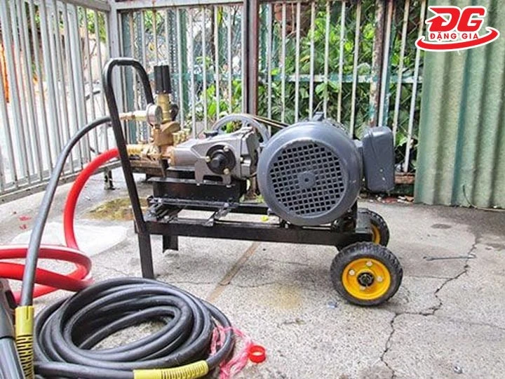 Máy nhảy áp, rơ le liên tục